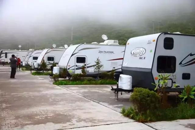 四川房车露营,川藏线上最火的房车露营基地