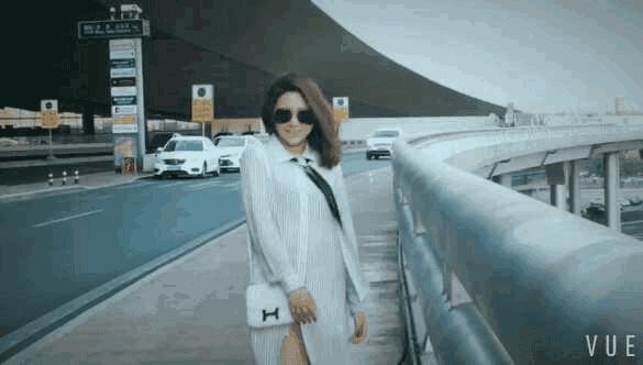 杨幂的机场秀终于更新了,杨幂又秀新穿搭