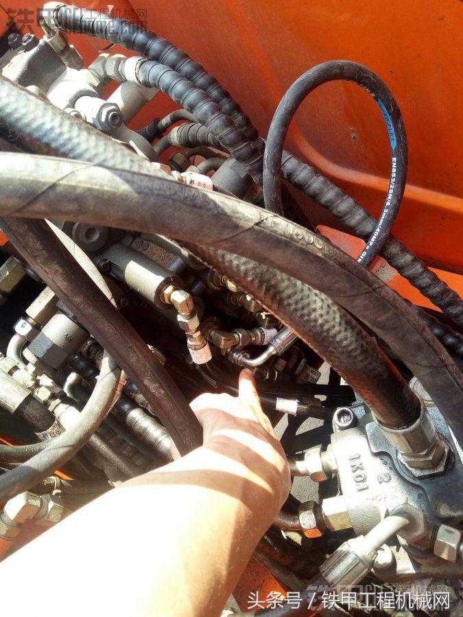 挖掘机破碎锤管路安装详细图,三一破碎锤管路安装示意图