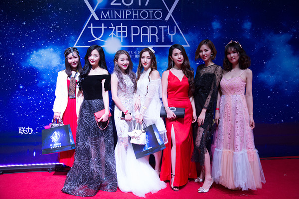 第四届2017重庆女神PARTY近千女神集体潮趴