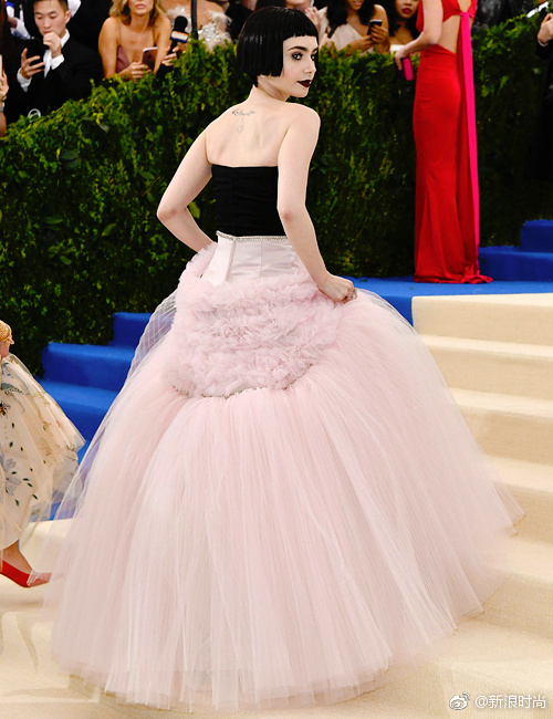 大幂幂大表姐美得稳妥可我更喜欢“玩很大”的日日和水果姐！