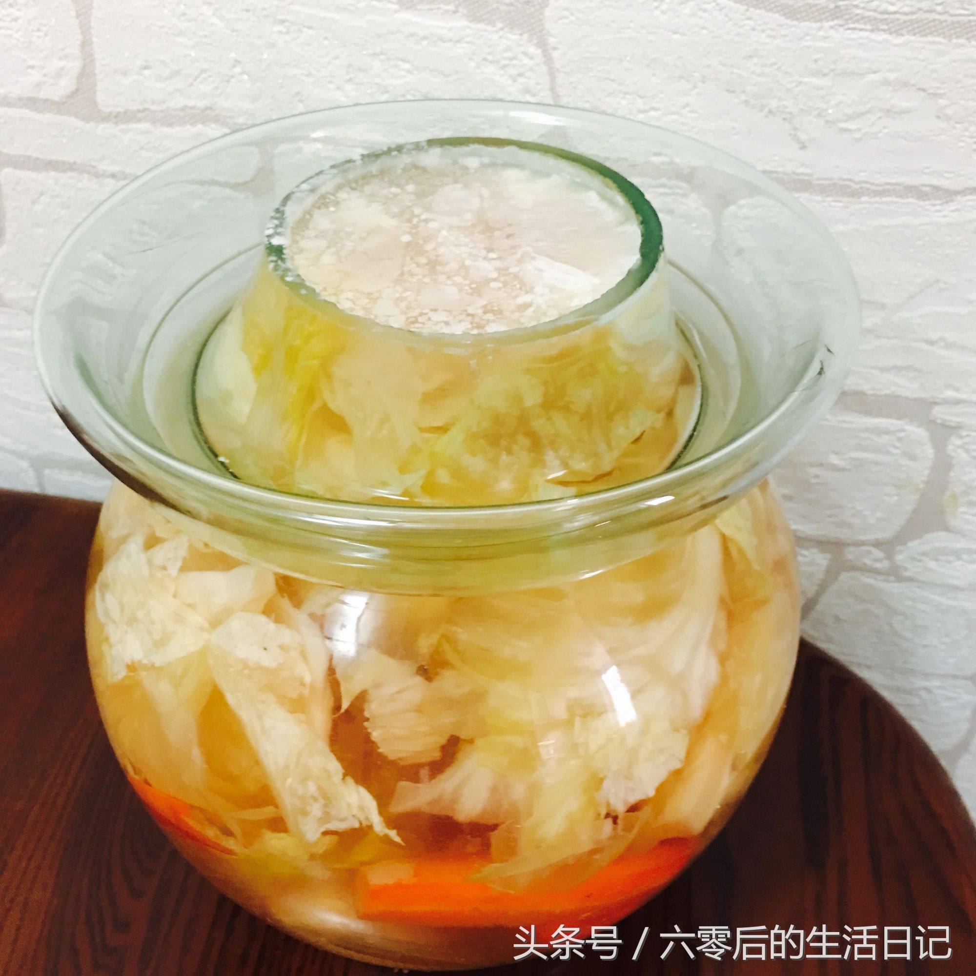 如何用吃剩的泡菜水腌泡菜,腌制泡菜上面有一层白沫怎么处理