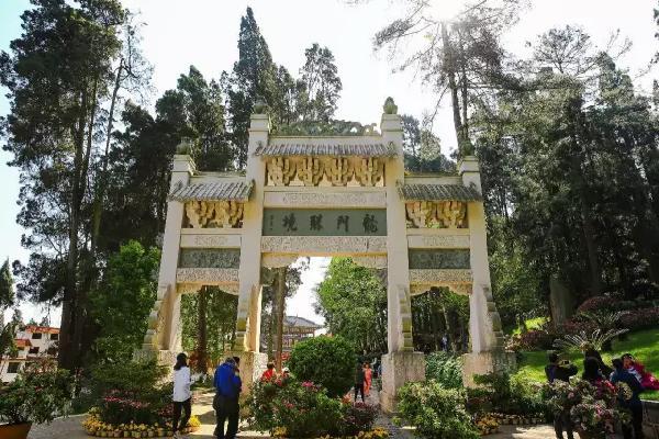 滇池度假区华邑酒店,昆明南亚之门华邑酒店