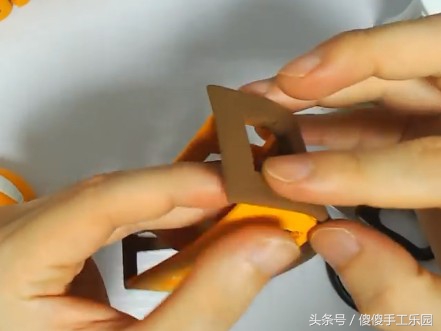 创意diy粘土制作,还记得宫崎骏动画里的(龙猫)猫巴士吗