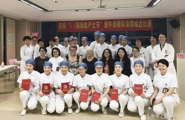 在牛舌头上练功夫，这群姑娘这样庆祝自己的节日