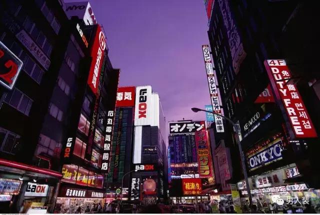 日本街头卖小吃的小姐姐,日本街头jk