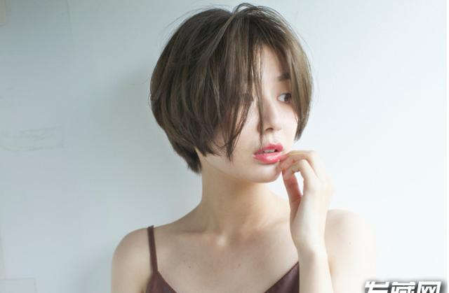 适合成熟大脸女生的发型短发,适合40-50岁大脸女性发型短发