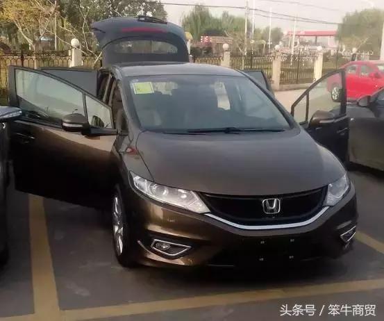 新车内异味是否有毒 (车内异味的危害有那么严重吗)