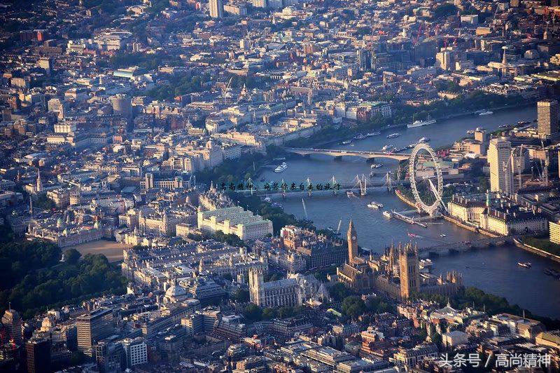 男子踩飞行板飞越英吉利海峡,法国飞人23分钟飞越英吉利海峡