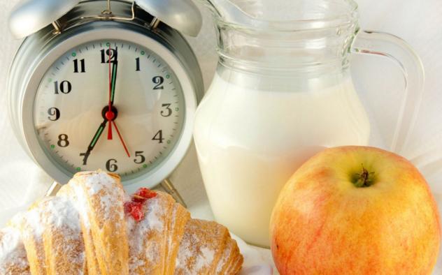 牛奶比较适合什么时候吃,牛奶是一个营养比较全面的食品