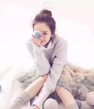 丸子头炸毛娃娃发型,永不过时的丸子头超级简单哦