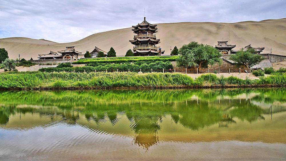 月牙泉即将消失的绝景,月牙泉奇观介绍