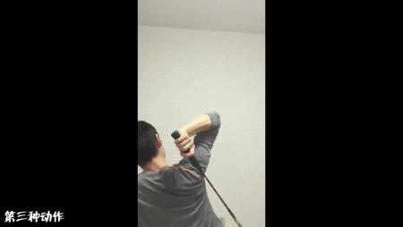 羽毛球杀球过程中挥拍是放松的吗,羽毛球如何挥拍不伤手腕与肘关节