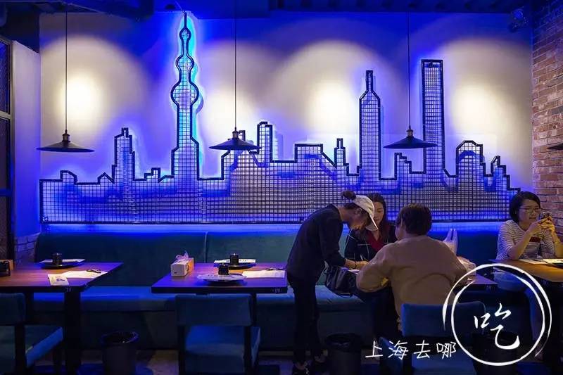 这家店营业到凌晨2点，卖的都可以选Size，还给手活儿好的打折……