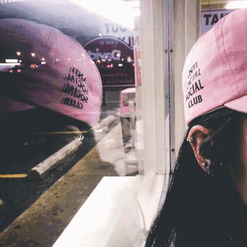 5分钟赚100万美金的潮流单位，幕后主脑竟然是一个不受欢迎的怪人？