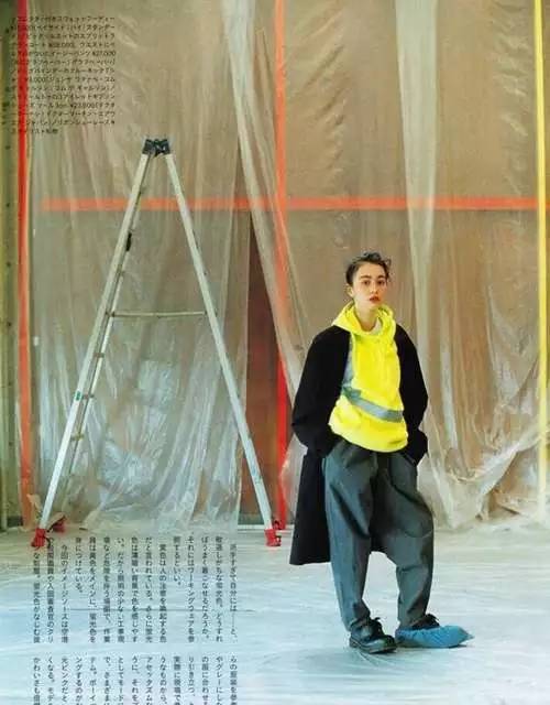 人见人爱！这个BOY风少女有点cool！