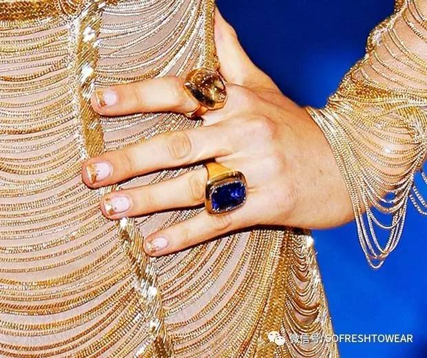 给你一百万｜你愿意买件衣服还是买辆车子？