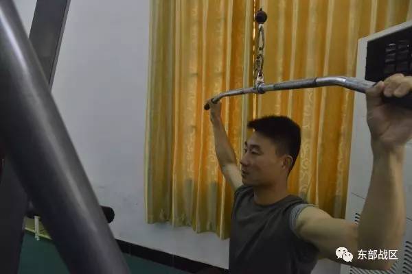 军营健身达人教你如何练出好身材,健身器械体能训练大全