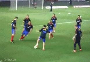 足球十大搞笑进球动图,足球搞笑庆祝动作gif