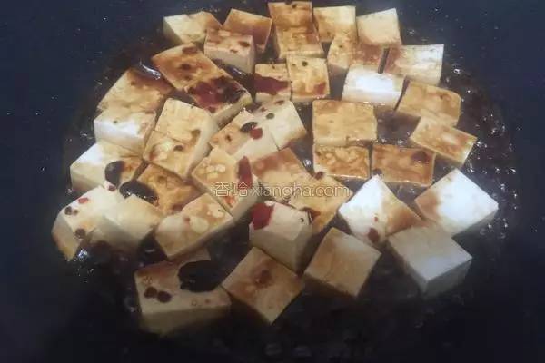 吃素就吃蛋白质丰富得豆腐，好吃到连盘子都能吃掉