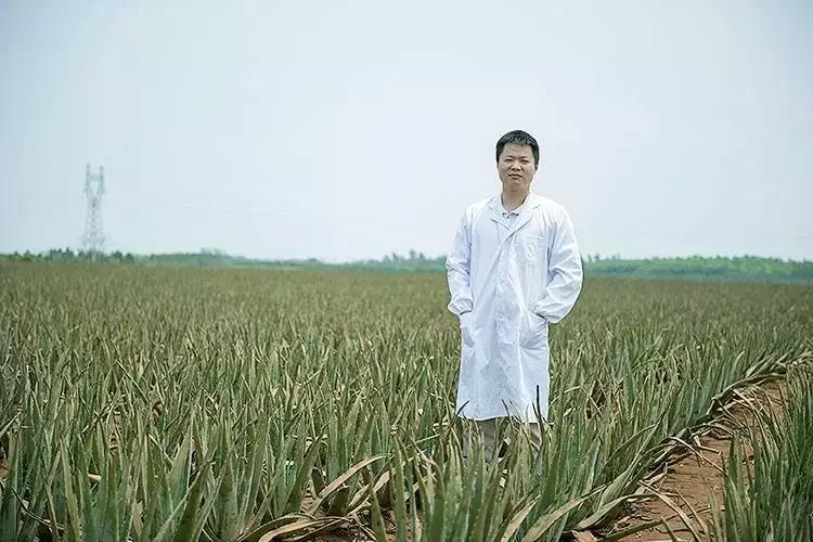 为了自己的皮肤，这位小伙却在“毁容线”上，寻找了3300公里