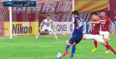 恐怕最近梅方走上球场都会有种蛋蛋的忧伤,踢球伤到蛋,咋整?