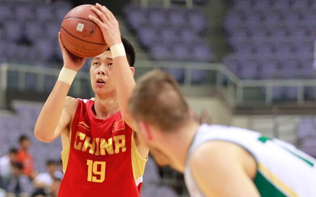 国家队名单一人破格入选，山东队内线三级跳入选，被称小姚明