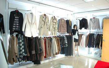 开几个月服装店亏了几万,服装店一个月两三万的利润怎么样