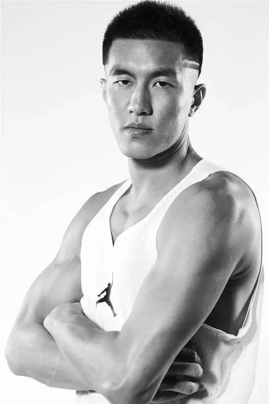 郭艾伦成为亚洲第一位签约aj,郭艾伦大侄子变小孩子