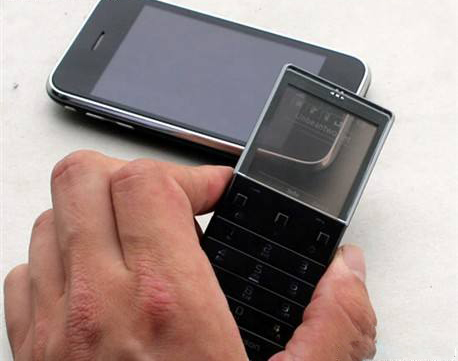 目前最流行全面屏手机,全面屏手机为什么比十年前好看