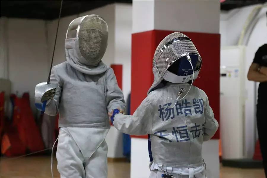 萌娃击剑比赛,击剑比赛小孩子分组