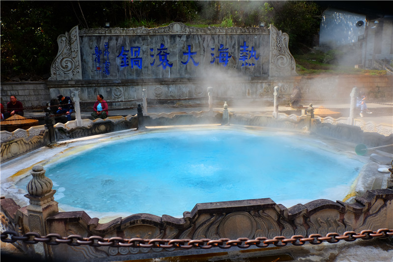 除了发呆撸猫，腾冲还可以让我们的味蕾爆炸