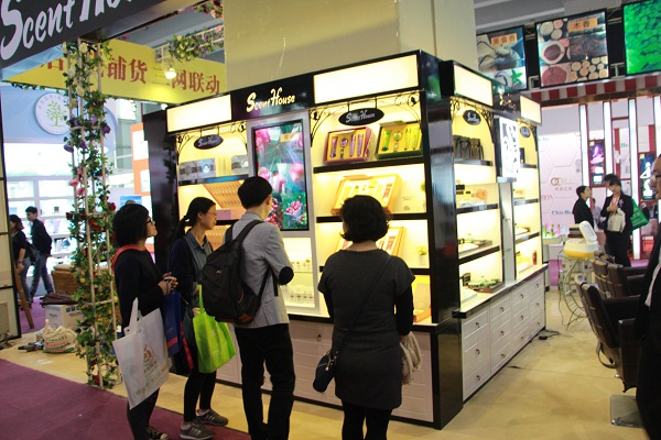 化妆品销售业绩提升详细方案,化妆品品牌如何提高销售业绩