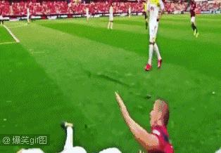 喜欢踢足球的人的感受,喜欢踢足球的人都经历过吧