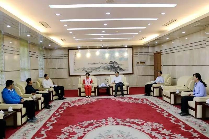 唐辉马拉松运动视频,马拉松唐辉夺冠