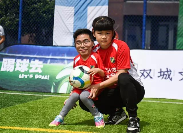 踢球去“变形计”，绿城小将玩转“换脸”，毫无违和感！