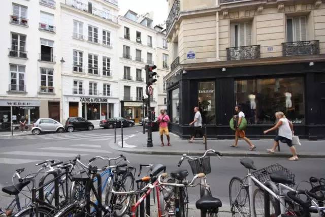 巴黎打折村的购物攻略,巴黎三街有什么好玩的地方