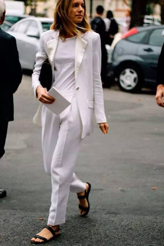 西装+T恤=时髦帅气又有女人味