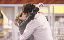 没开玩笑！快递员上门送货，可能是来求婚的