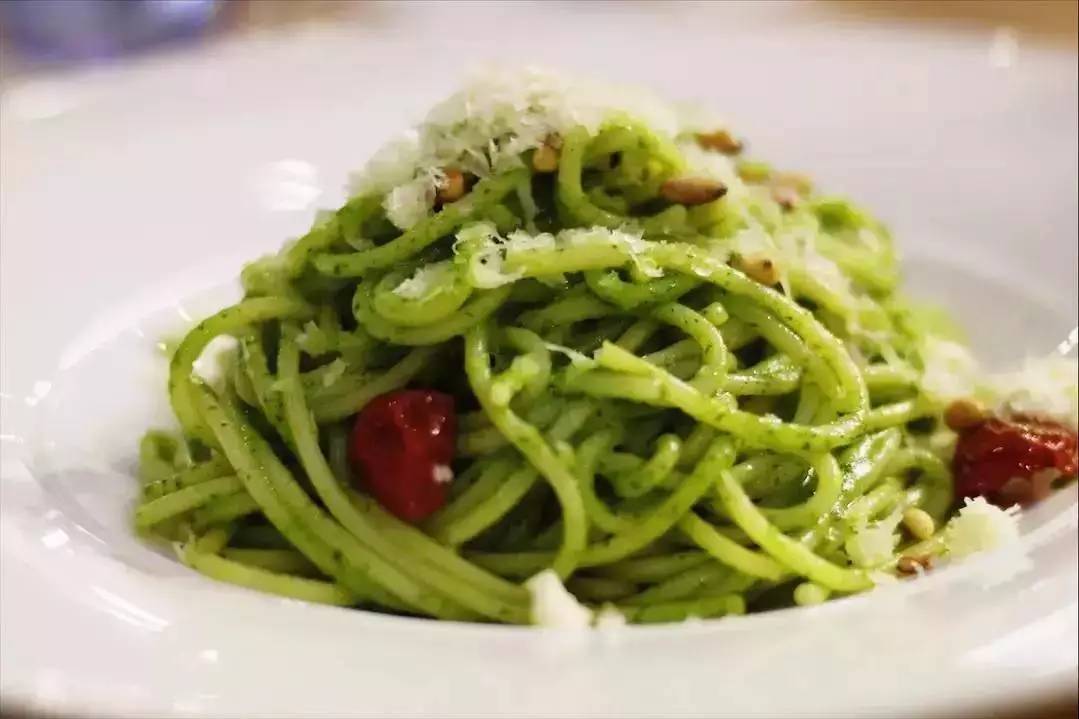 BLUFISH|他在天津造了这座蓝色的饕餮城堡,只为把青梅竹马的她从巴黎追回来