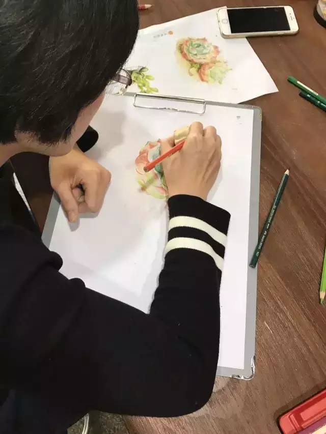 不买花也可以聊人生！泉州有家花店，专治失恋与主妇间歇躁郁症