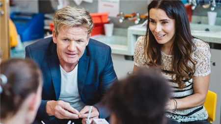 地狱厨神戈登·拉姆齐亲自教骂人的精髓！厨房发飙学院期末考居然是要嘴爆凤梨披萨