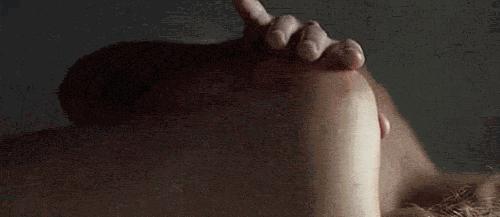 耳鬓厮磨是什么感觉,耳鬓厮磨的含义是什么