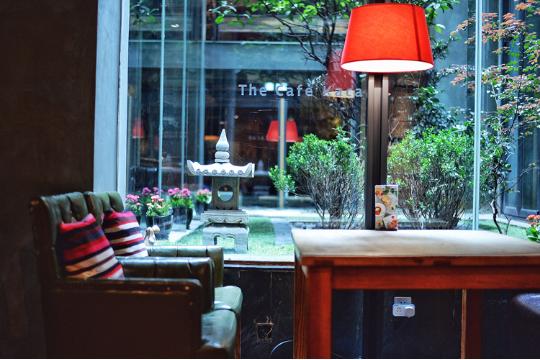 邱莹莹应勤初次咖啡馆见面,欢乐颂邱莹莹咖啡馆瑞幸