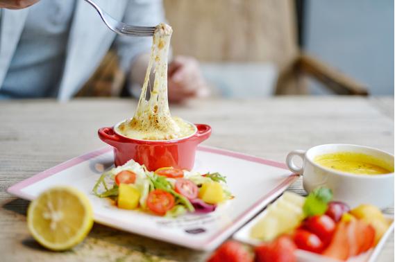 邱莹莹应勤初次咖啡馆见面,欢乐颂邱莹莹咖啡馆瑞幸