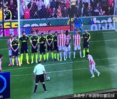 足球哪些搞笑瞬间图片,科斯塔踢球视频