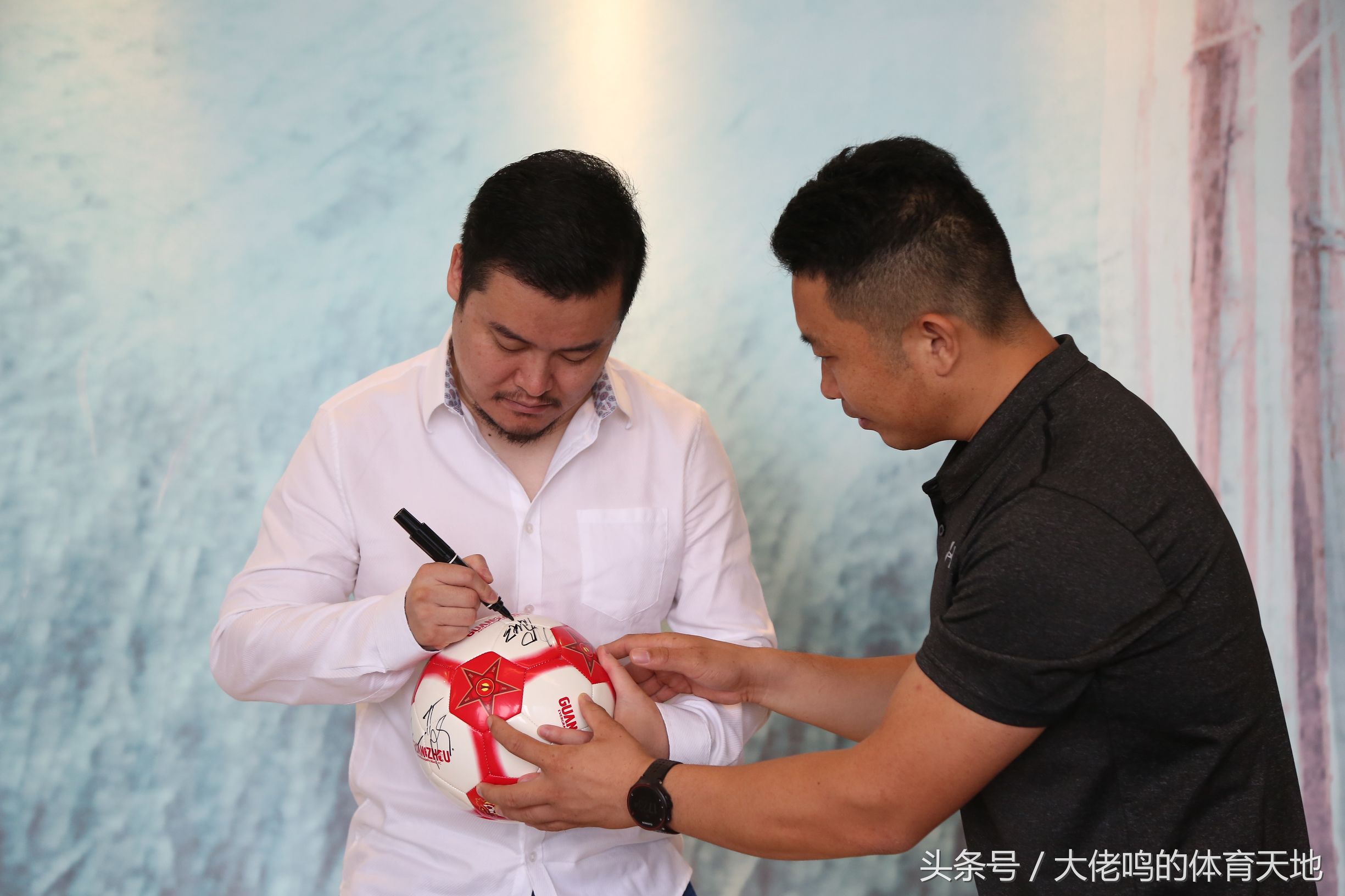 中国足球解说贺炜莫泊桑,中国足球解说员贺炜迈阿密