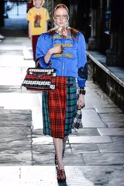 2017蛇与骨的华丽融合!古驰又承包了我下半年的钱包了!