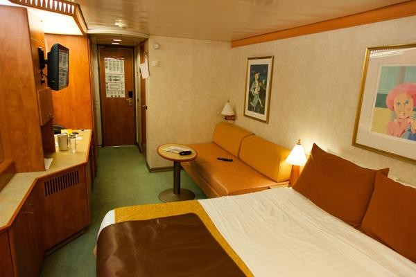 坐着豪华游轮,坐着邮轮看世界