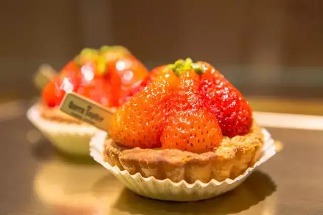 一年狂卖300万个！排队人数可以绕地球3圈！这酥皮蛋挞厉害了